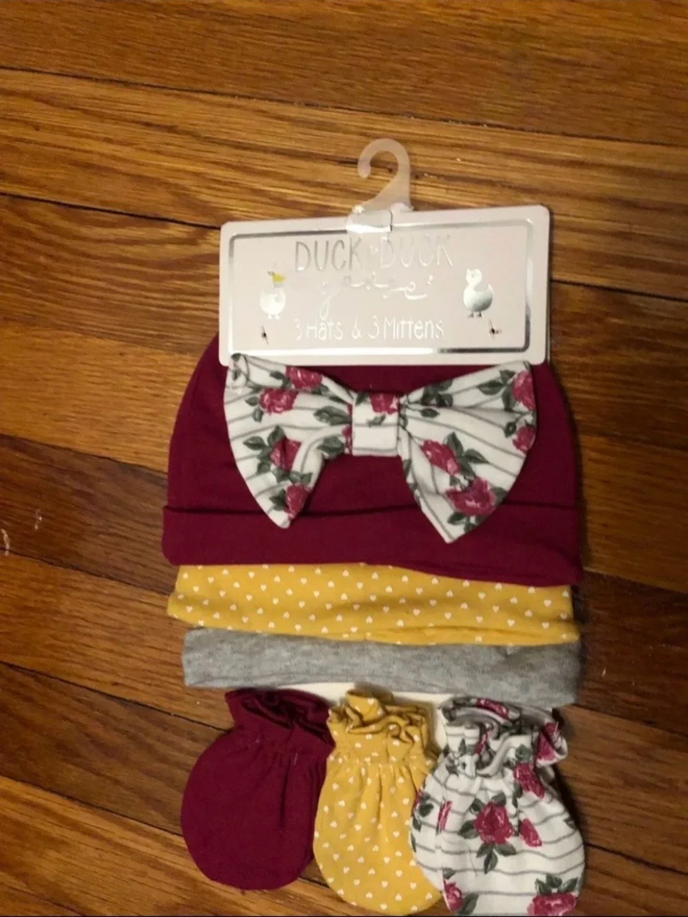 Modern Baby 6pcs bath set & Hooded Towel, Teethers & 3 Hats & Mitten